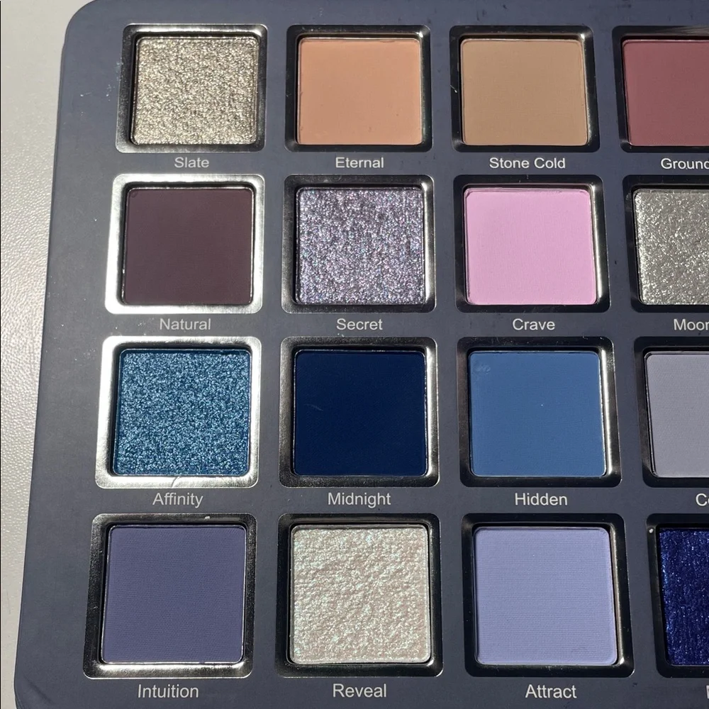 Cosmic brushes cooltrals eyeshadow palette - Picture 2 of 8